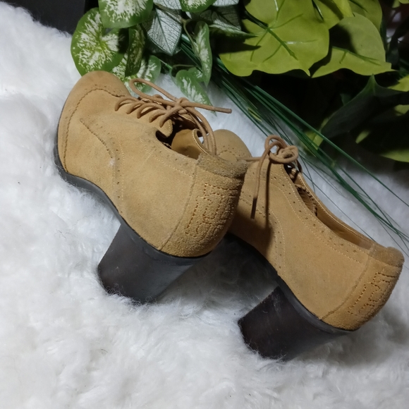 Tommy Hilfiger tie-up, wedged-heel shoes. - Picture 4 of 5